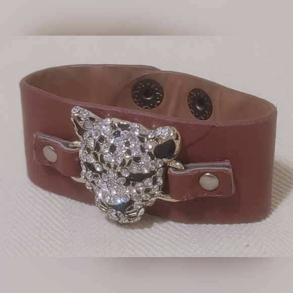 Leopard Cat Faux Leather Bracelet Gold Tone Jeweled Face Adjustable Snap - Picture 9 of 11